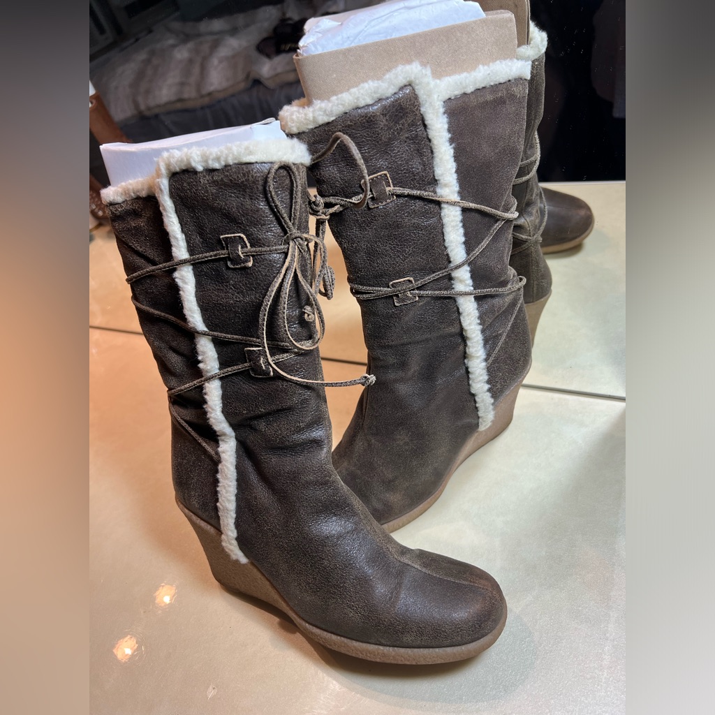 Michael Kors Brown Distressed Leather Sherpa Lined Wedge Boots Size 6.5